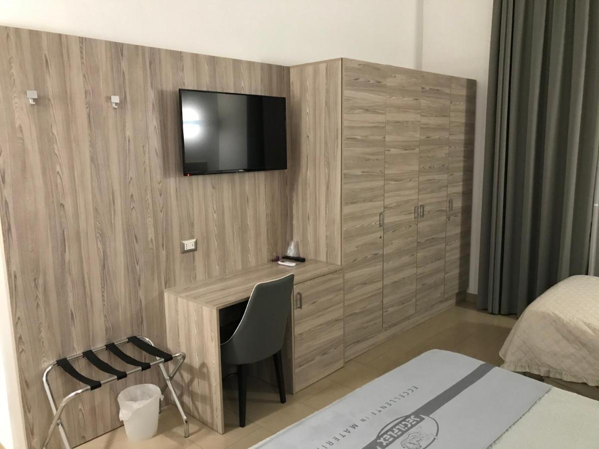 4Stanze Hotel Наполи Екстериор снимка