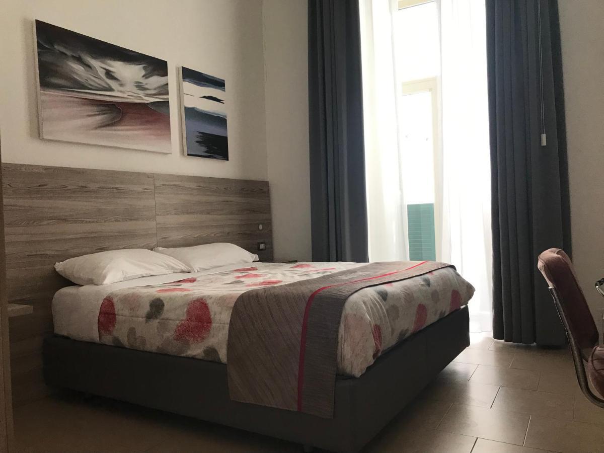 4Stanze Hotel Наполи Екстериор снимка