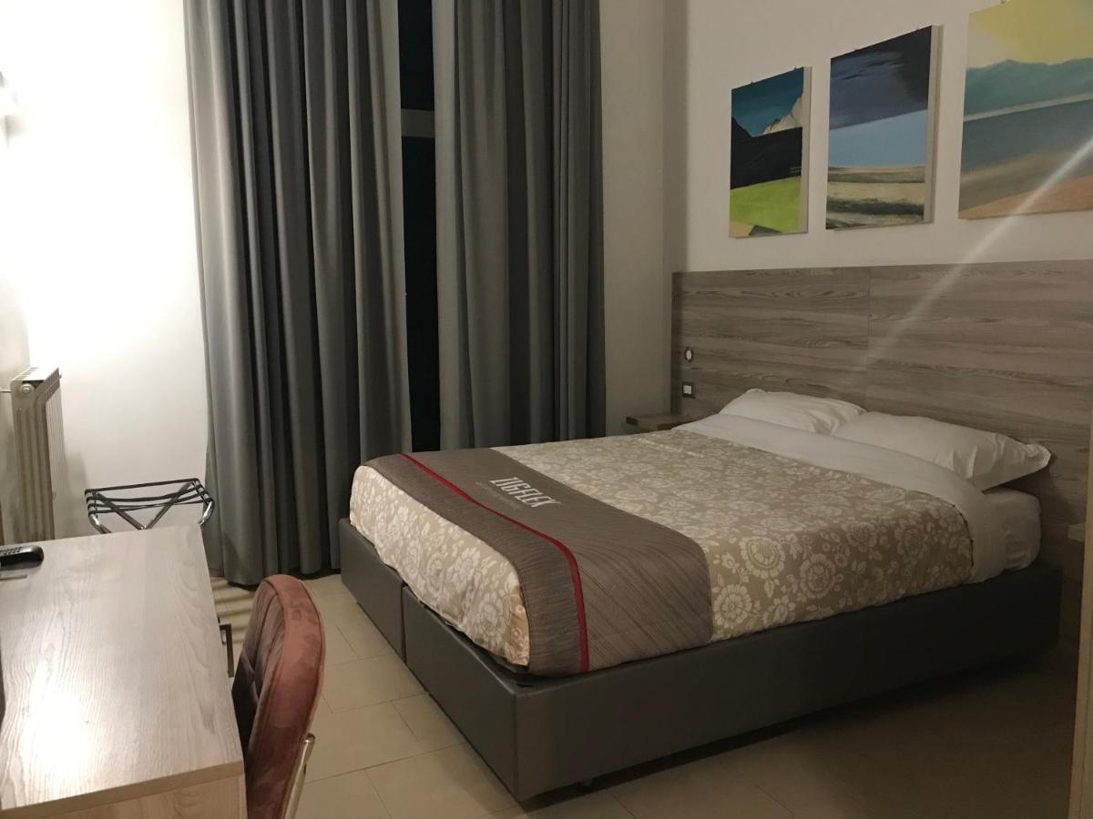 4Stanze Hotel Наполи Екстериор снимка