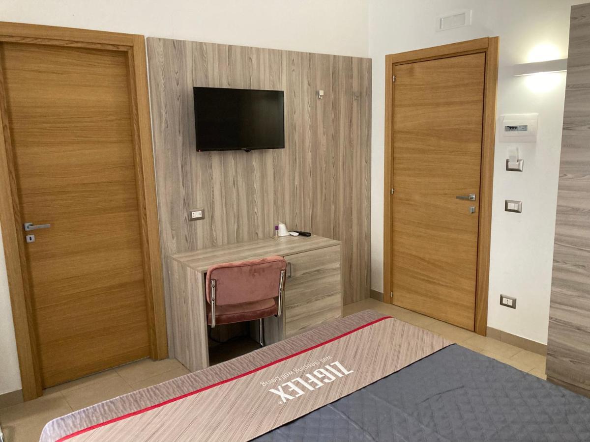 4Stanze Hotel Наполи Екстериор снимка