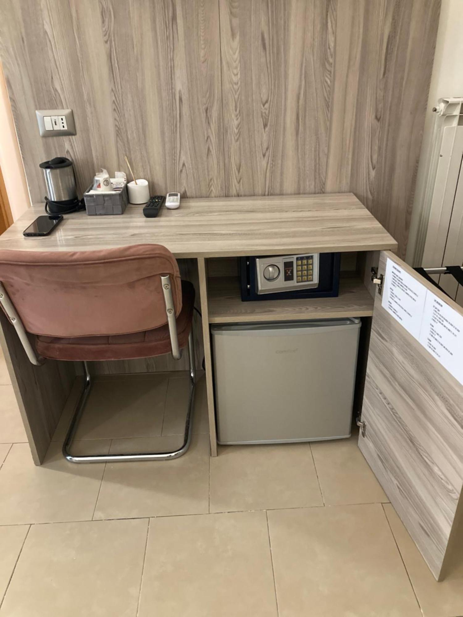 4Stanze Hotel Наполи Екстериор снимка
