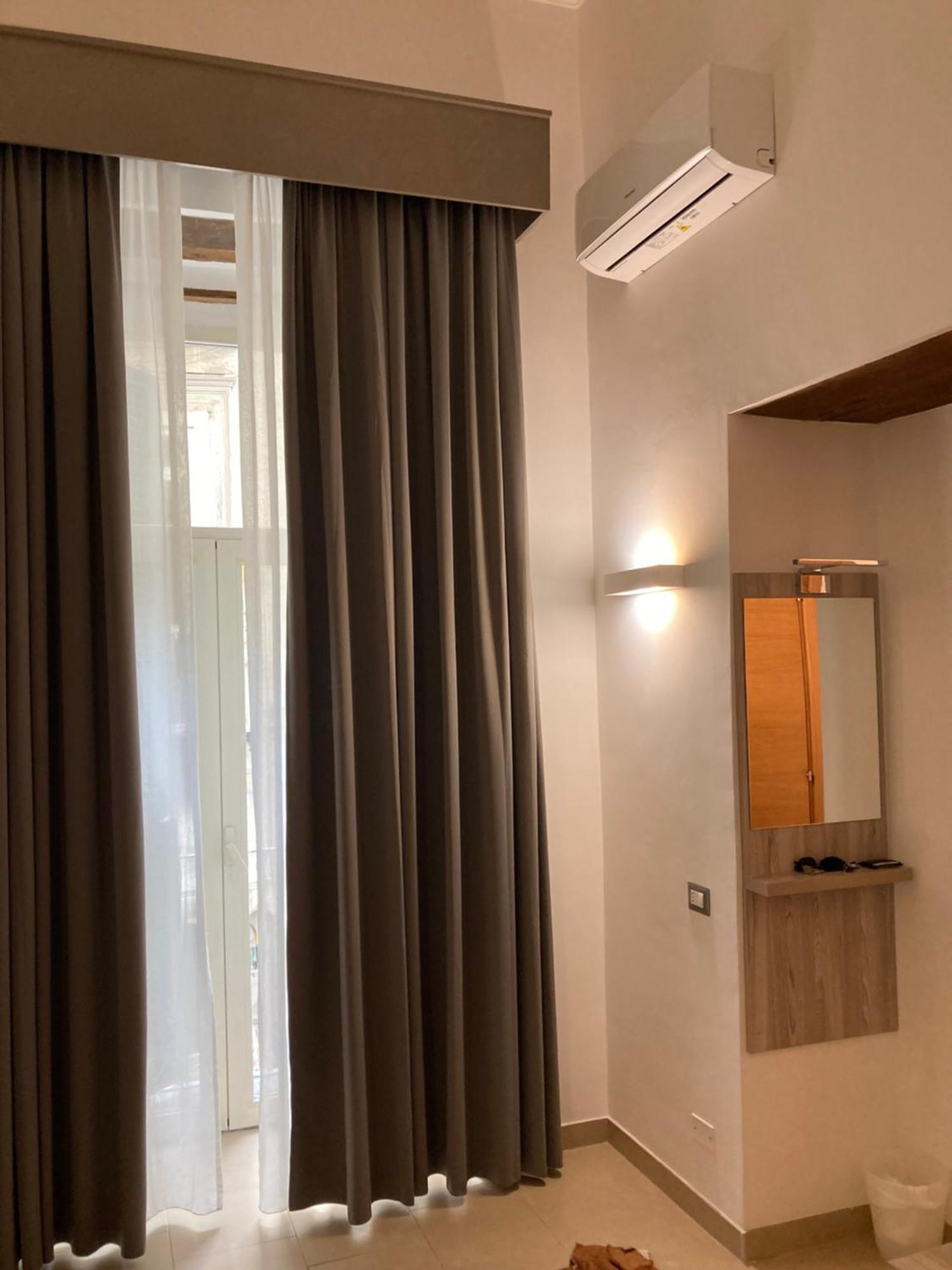 4Stanze Hotel Наполи Екстериор снимка