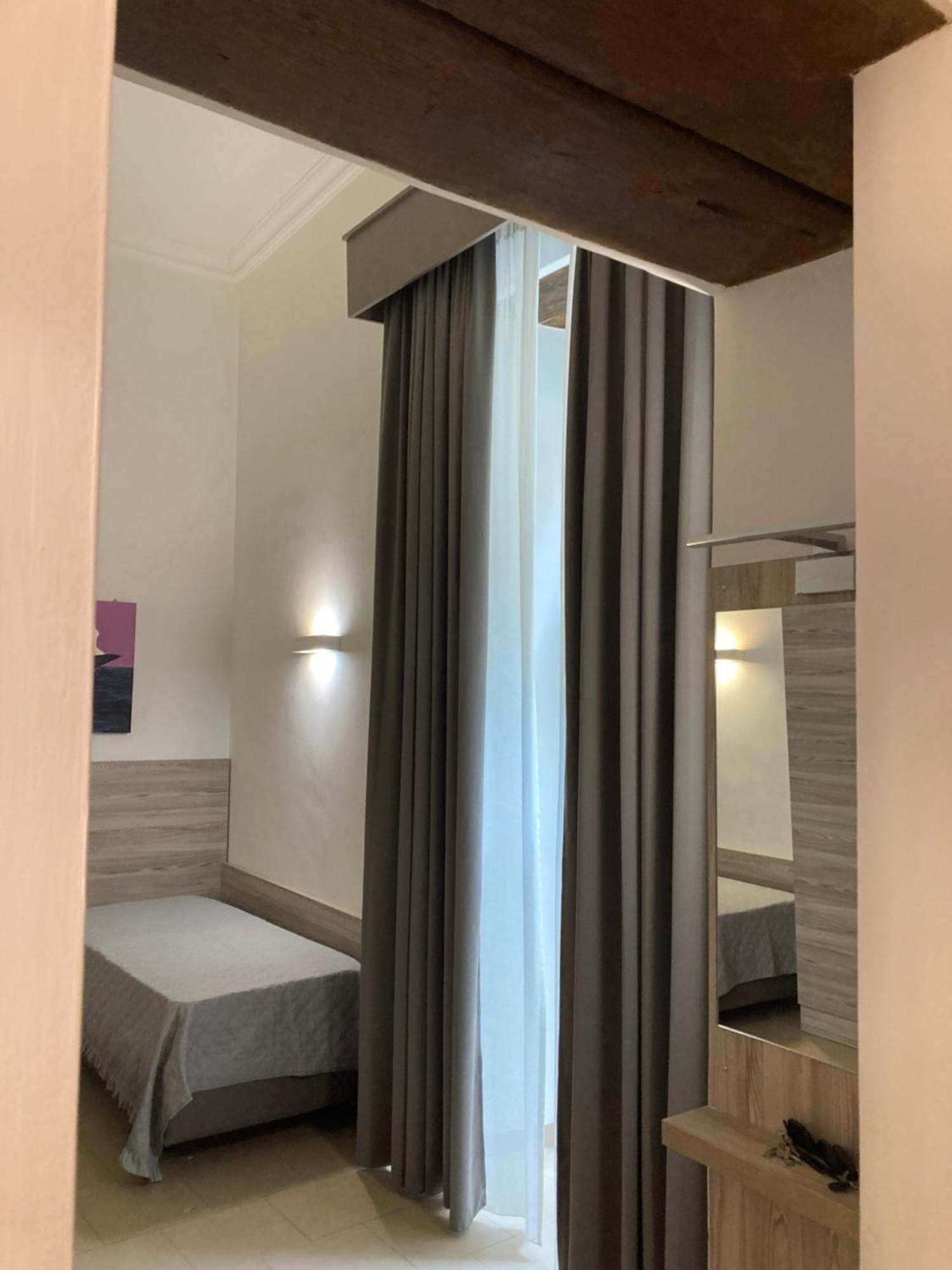 4Stanze Hotel Наполи Екстериор снимка