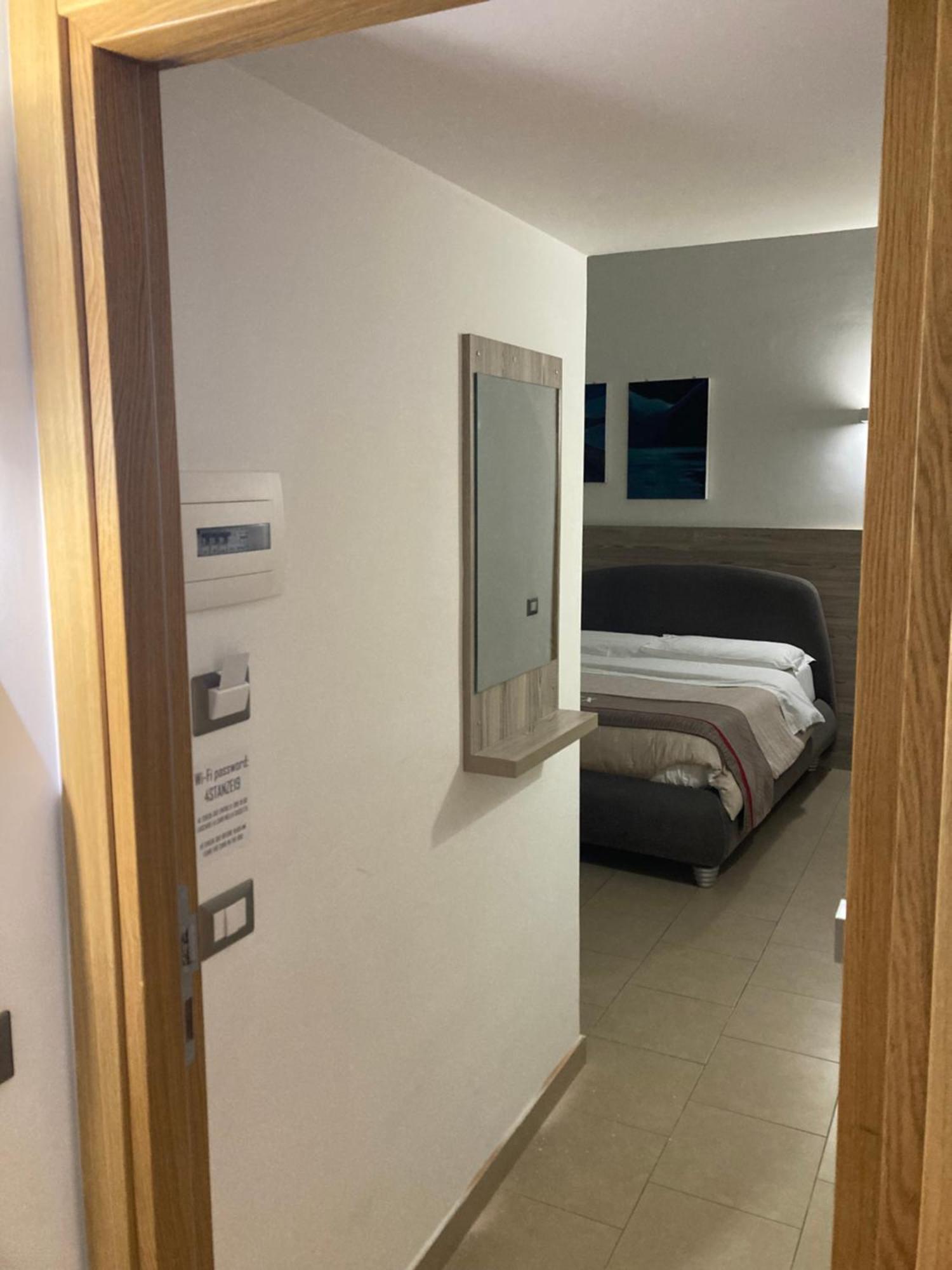 4Stanze Hotel Наполи Екстериор снимка
