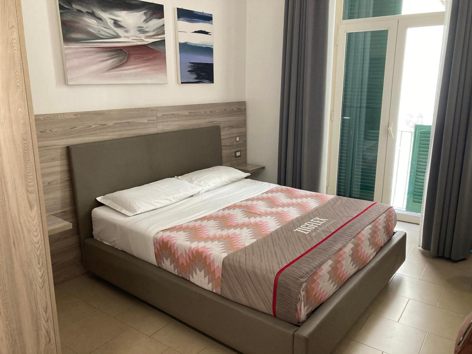 4Stanze Hotel Наполи Екстериор снимка