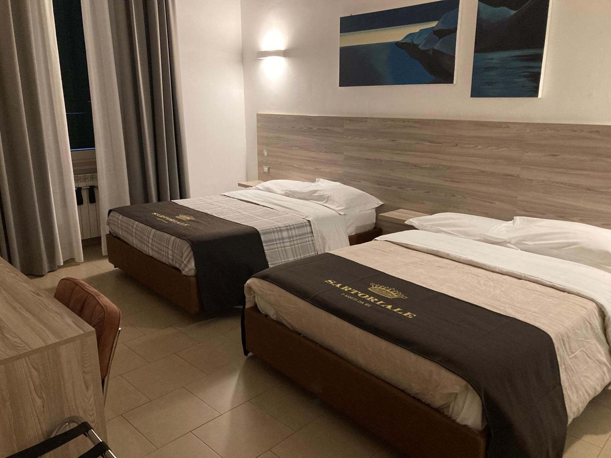 4Stanze Hotel Наполи Екстериор снимка