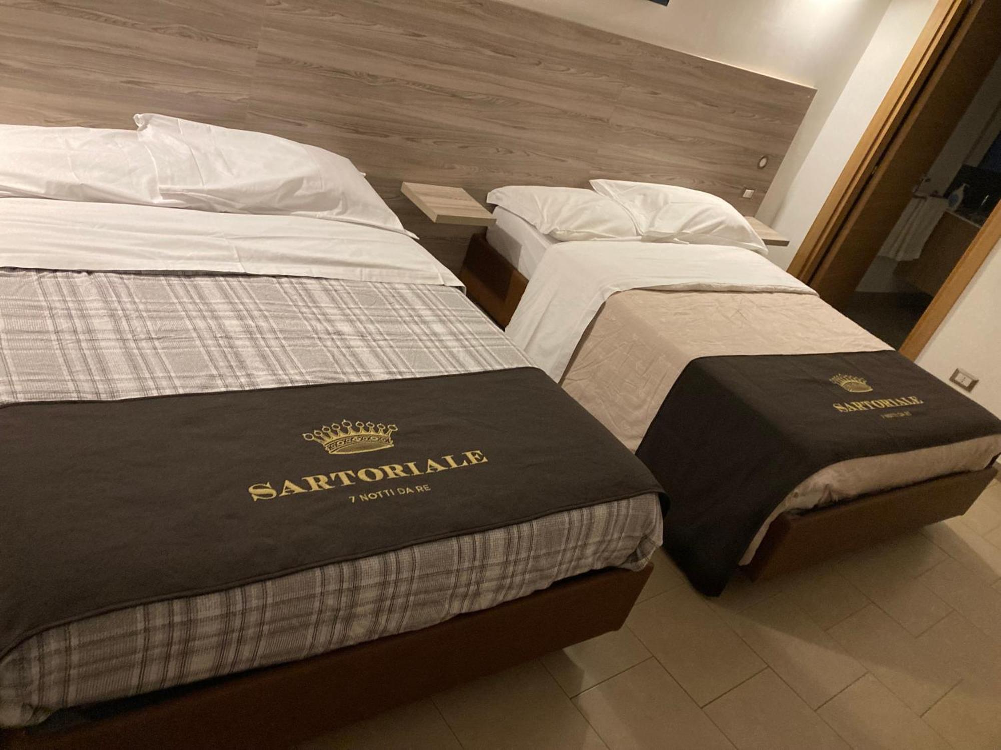 4Stanze Hotel Наполи Екстериор снимка