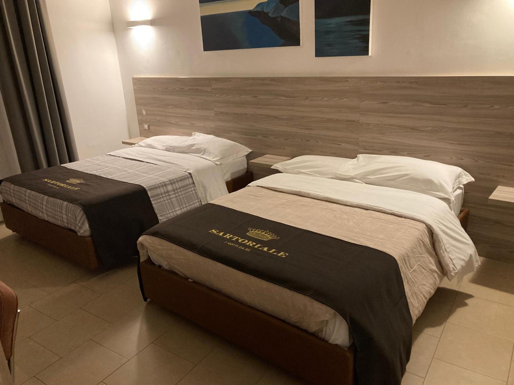 4Stanze Hotel Наполи Екстериор снимка