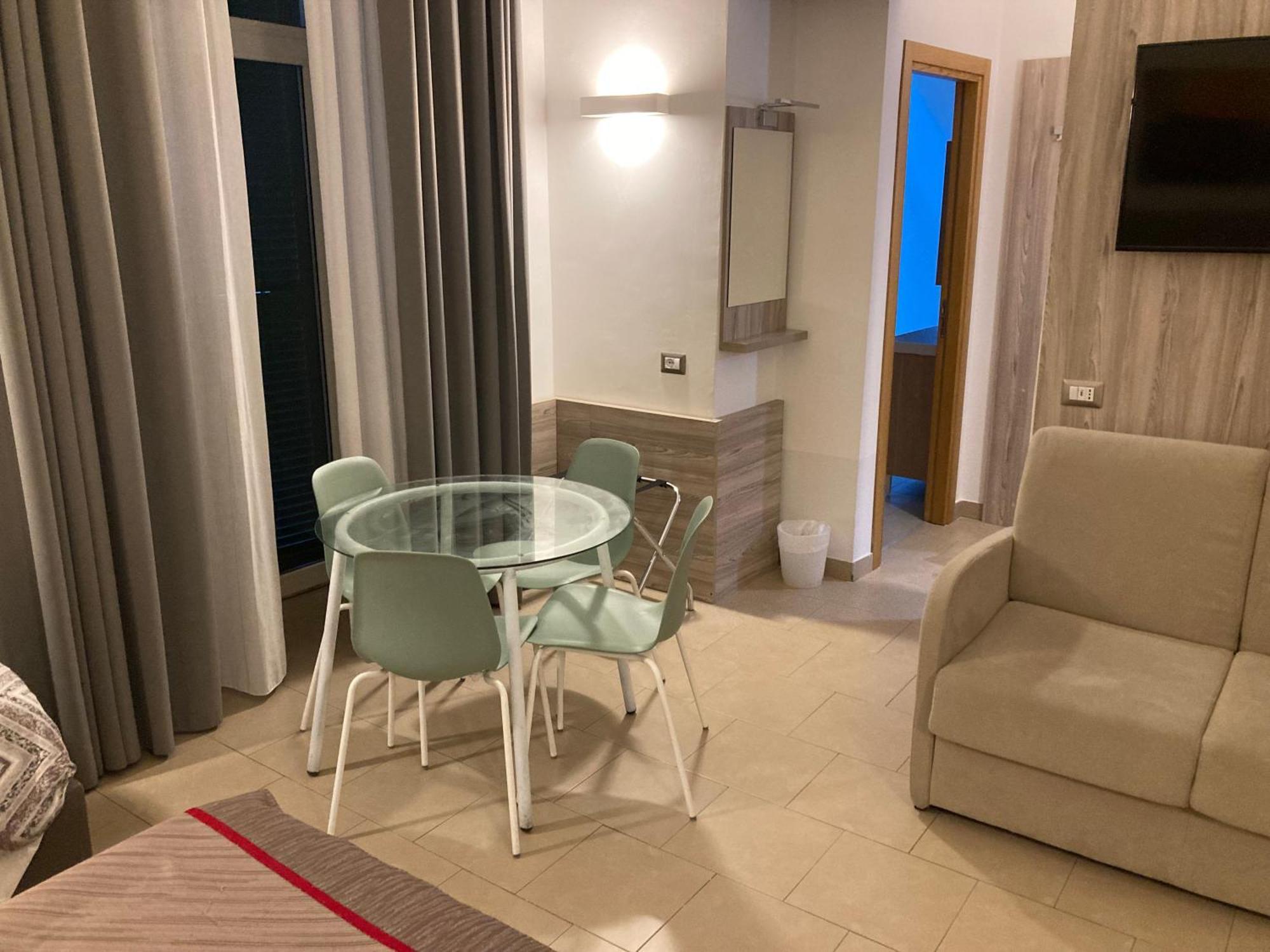 4Stanze Hotel Наполи Екстериор снимка