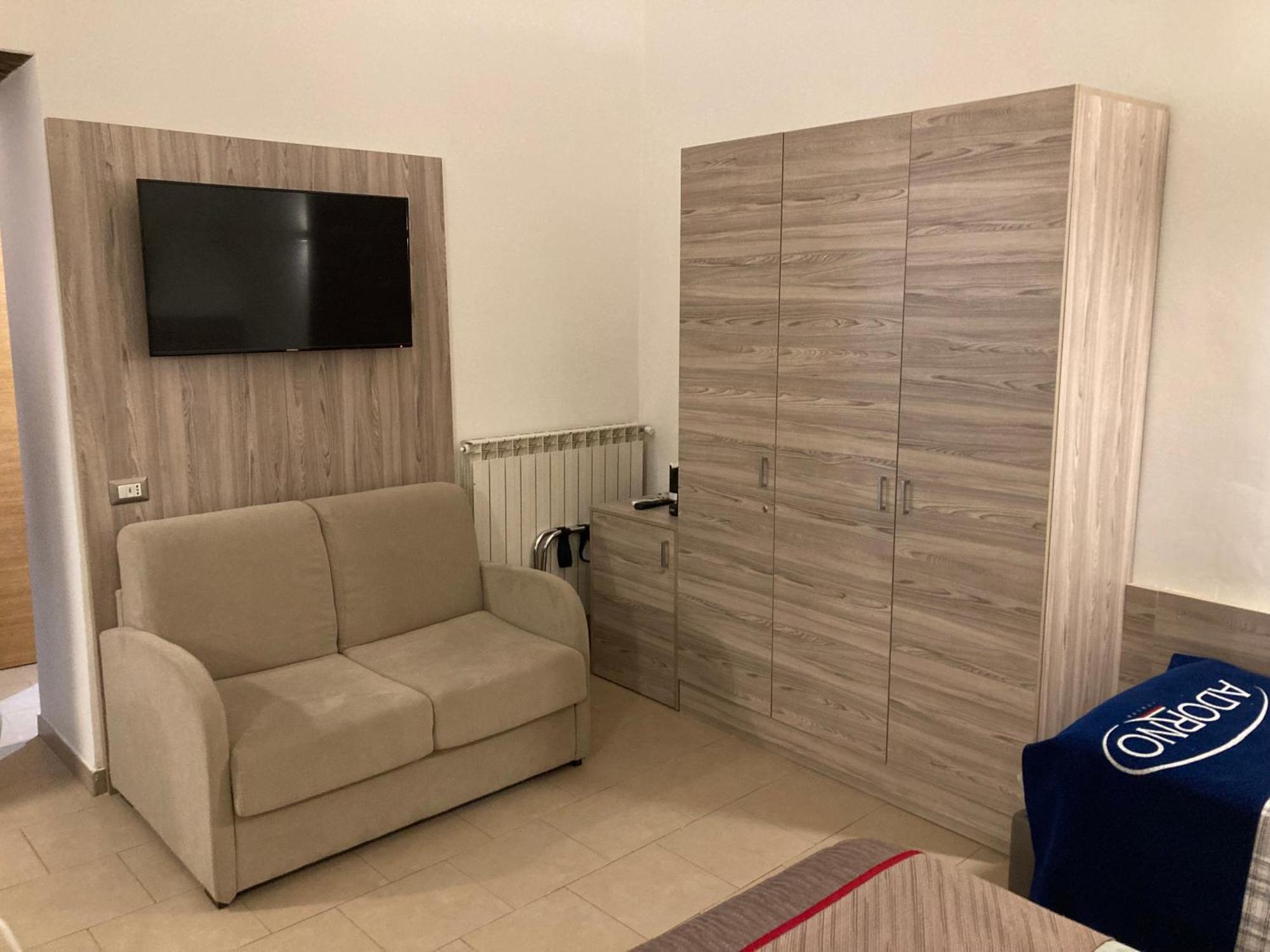 4Stanze Hotel Наполи Екстериор снимка