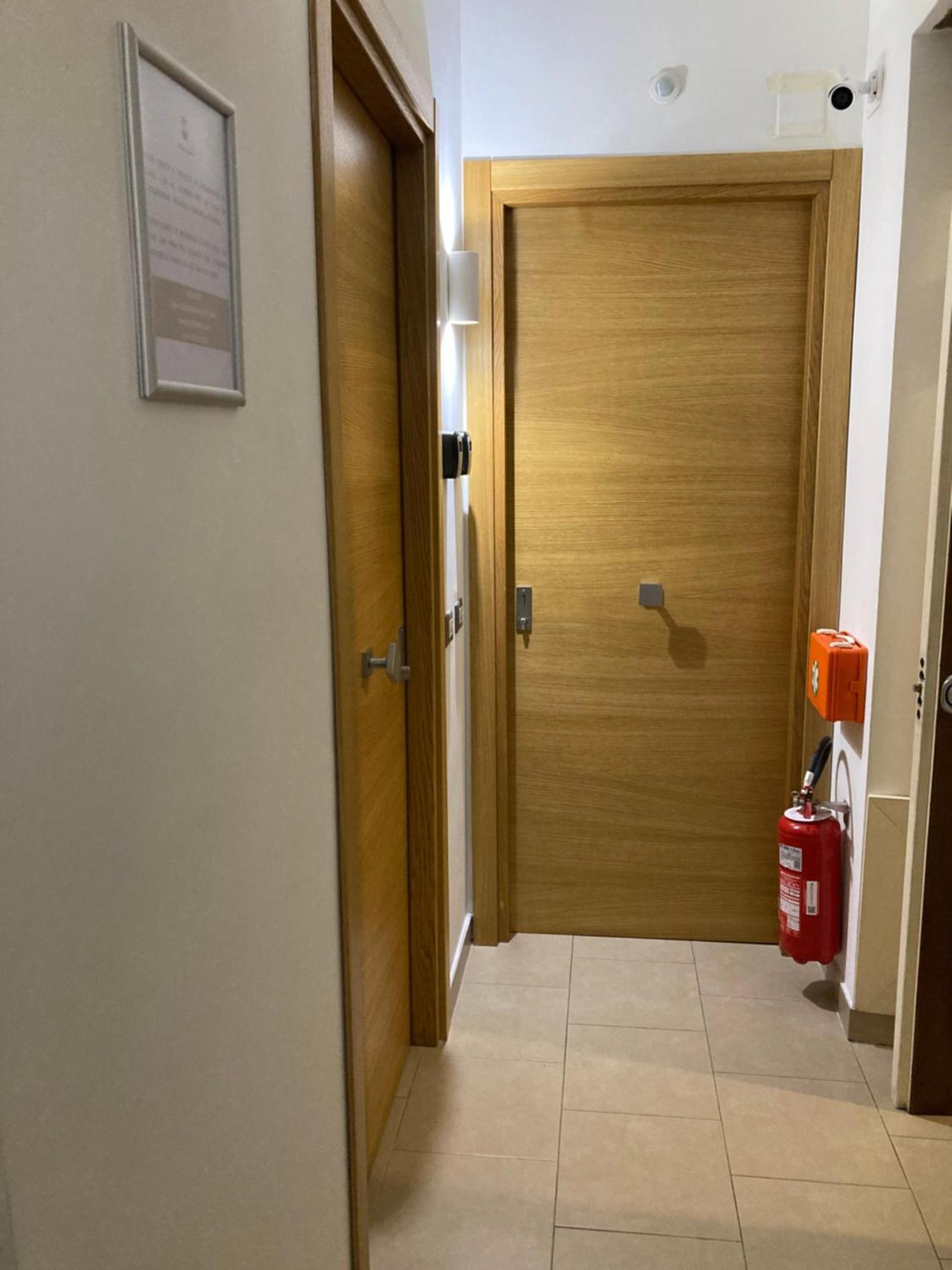 4Stanze Hotel Наполи Екстериор снимка