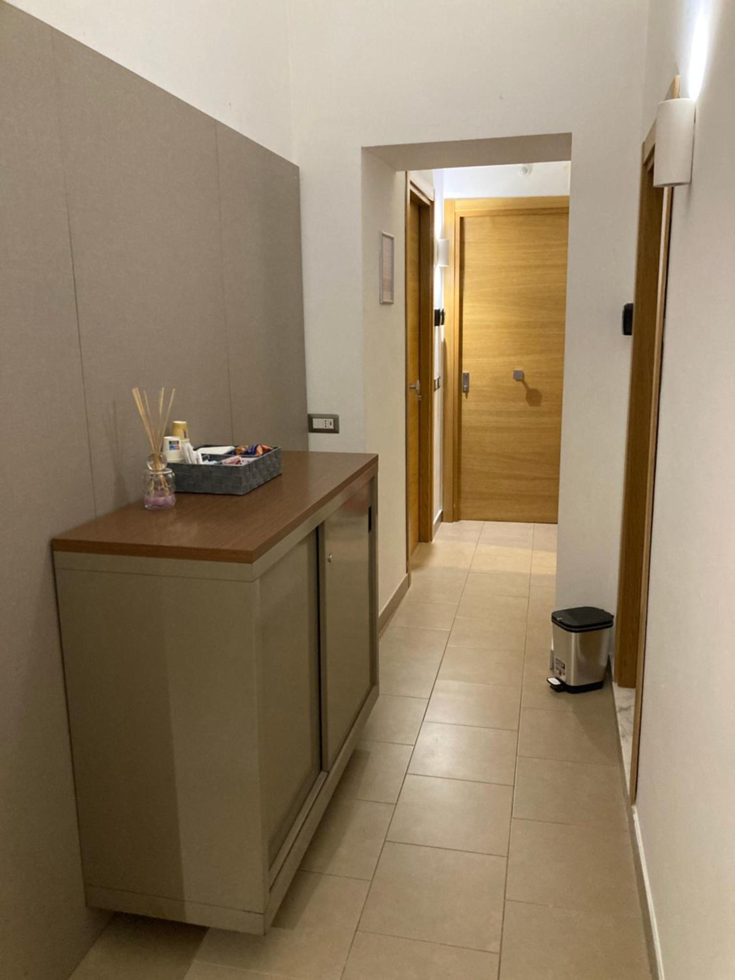 4Stanze Hotel Наполи Екстериор снимка