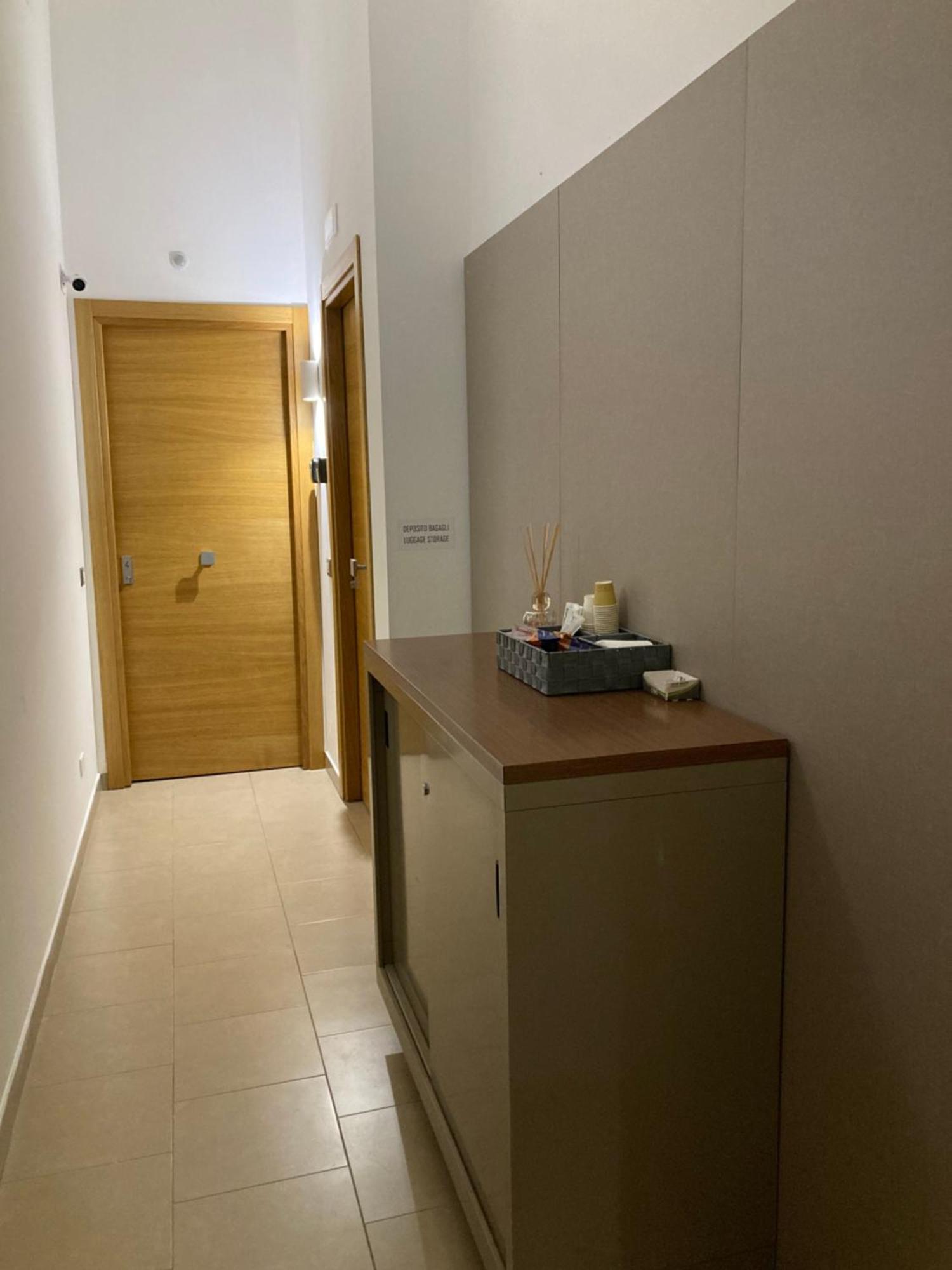 4Stanze Hotel Наполи Екстериор снимка