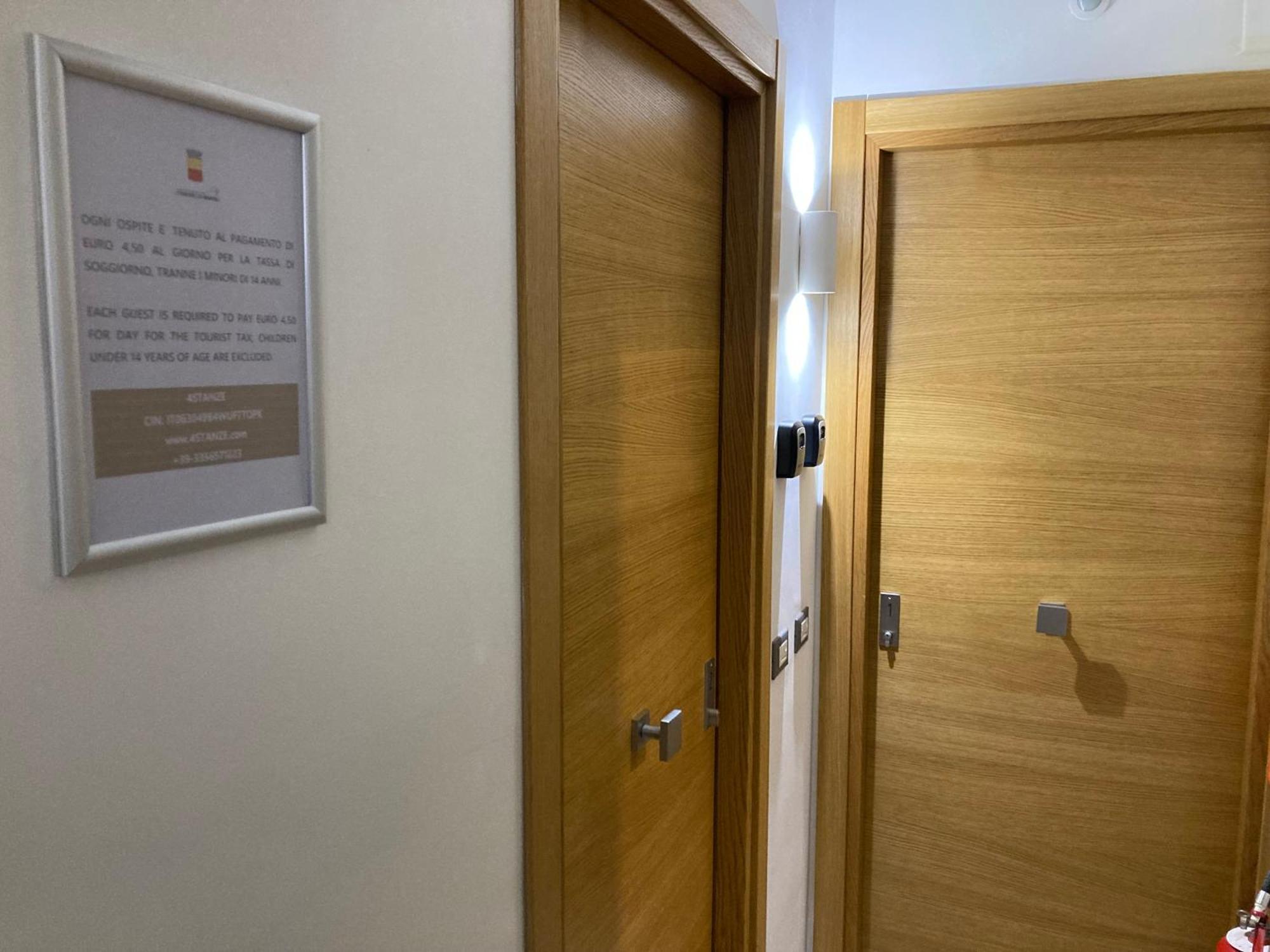 4Stanze Hotel Наполи Екстериор снимка
