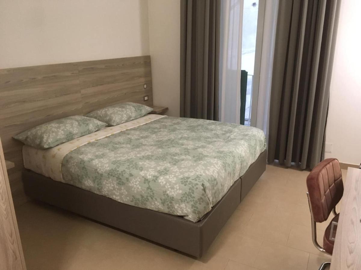 4Stanze Hotel Наполи Екстериор снимка