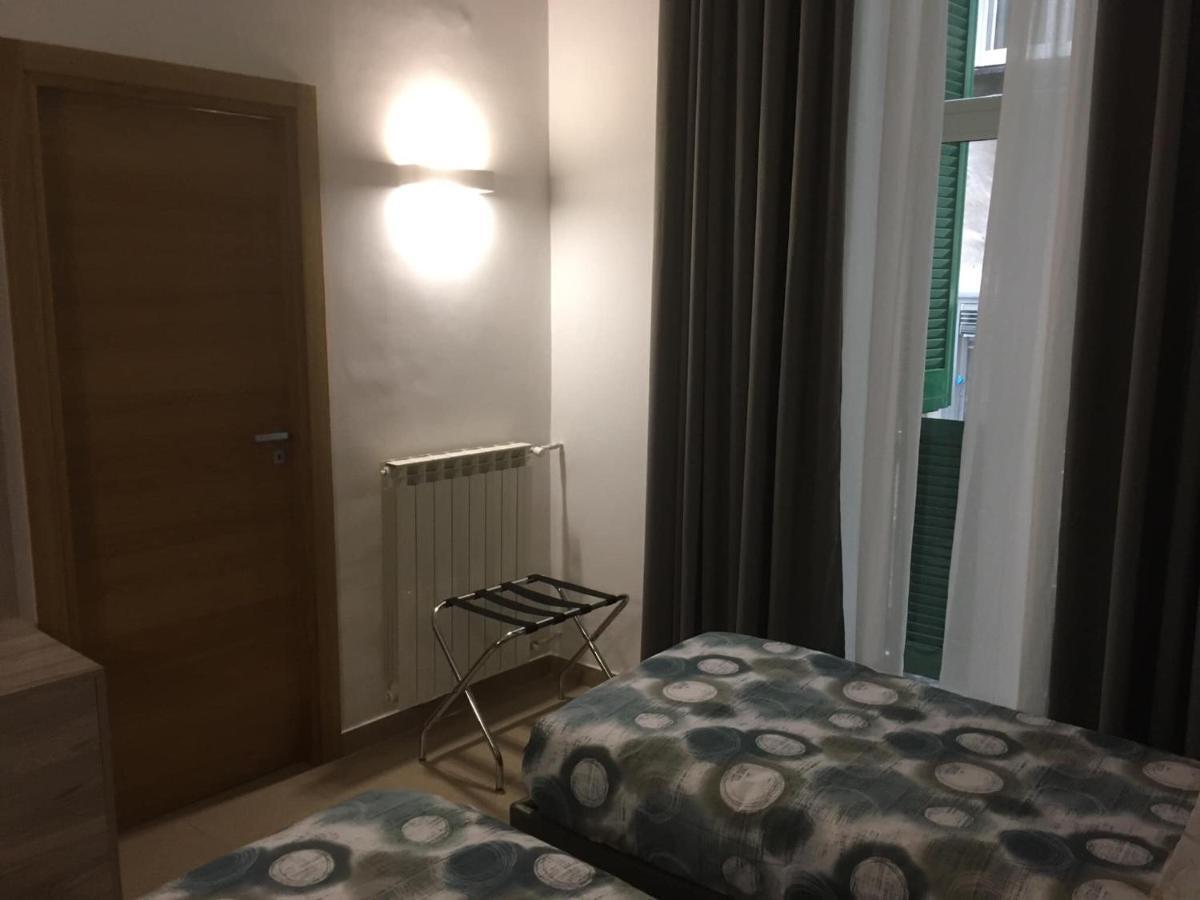 4Stanze Hotel Наполи Екстериор снимка